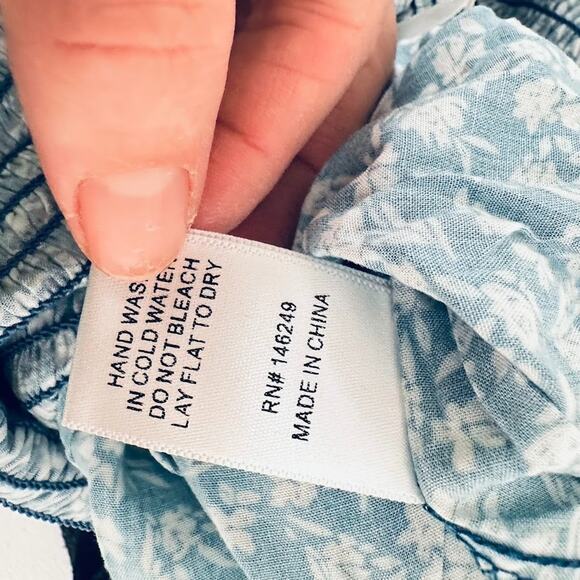 Baltic Born Hadley Smocked Jumpsuit Blue White Ditsy Floral Print Size Small - Picture 12 of 13